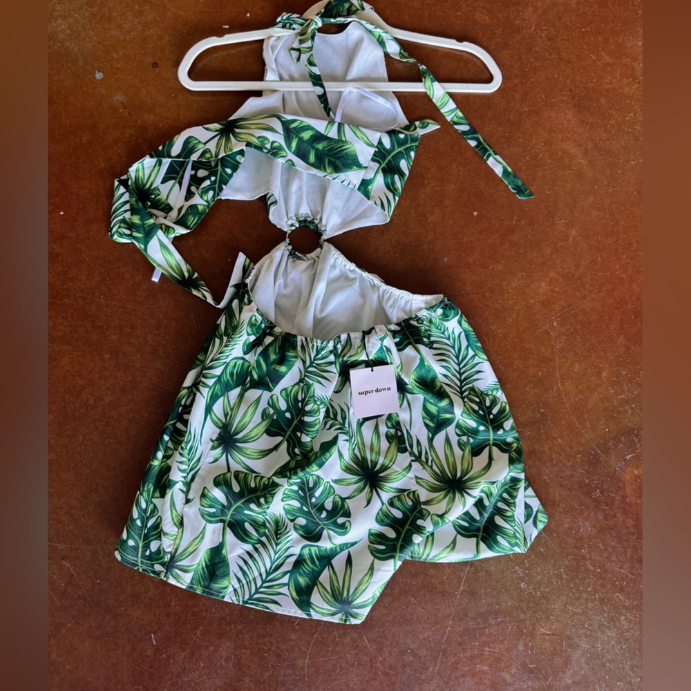 NWT Superdown (L) Eliana O-Ring Cutout Romper Green Tropical Print - Picture 4 of 5